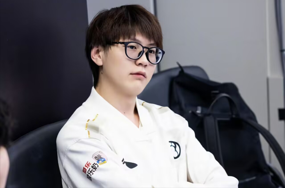 关于Rookie连续十场比赛得分超过绝杀，TES挑战极限！的信息